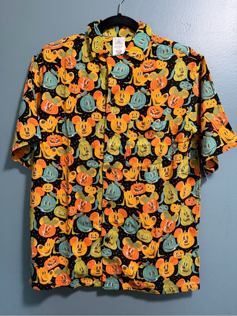 Disney Parks Mickey and Friends Halloween Pumpkins Button Down Men's Small Shirt